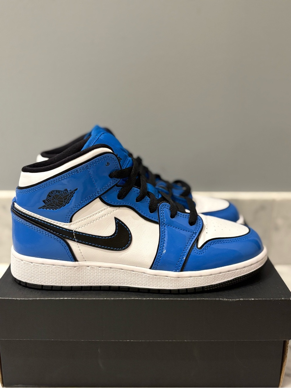 Air Jordan 1 Mid SE GS Signal Blue Patent Sneakers Size 5Y